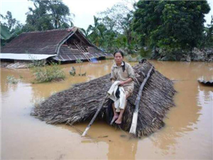 Ngậm lụt kỷ lục ở Miền Trung nước ta sau trận mưa bão